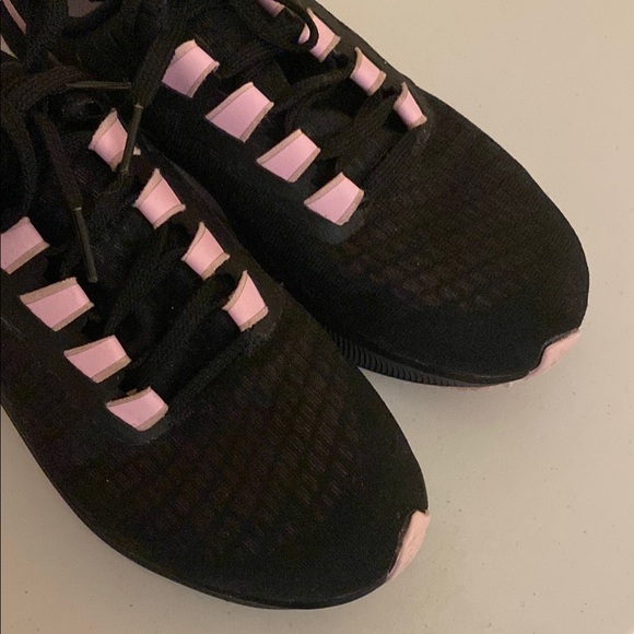 Nike Women's Black and Pink Running Shoes - Picture 3 of 3